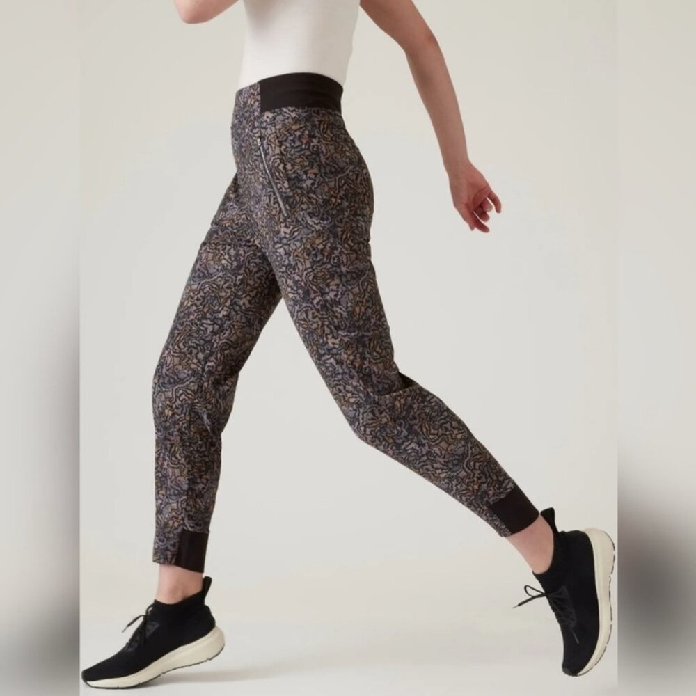 EUC Women's ATHLETA Trekkie North Jogger in Kinetic Abstract | Size‎ 10